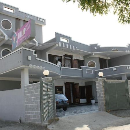 Tulip Guest House Abbottabad Buitenkant foto