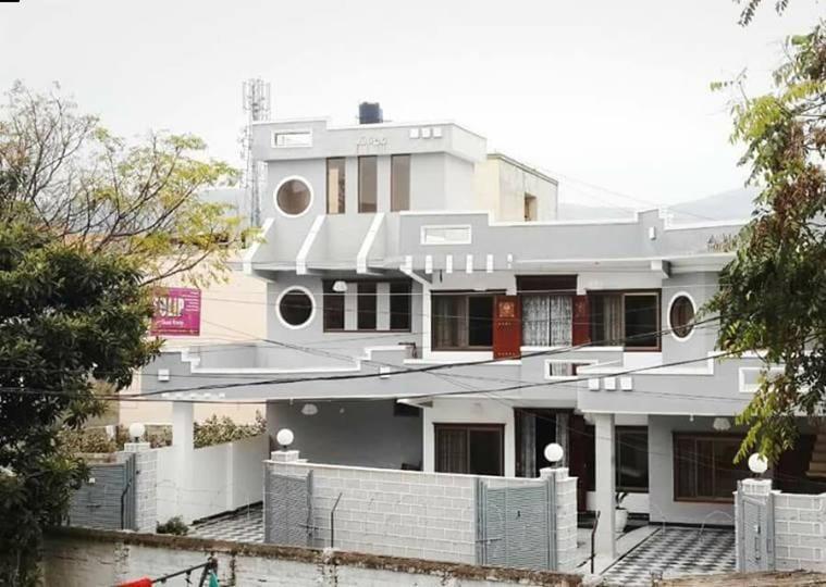 Tulip Guest House Abbottabad Buitenkant foto